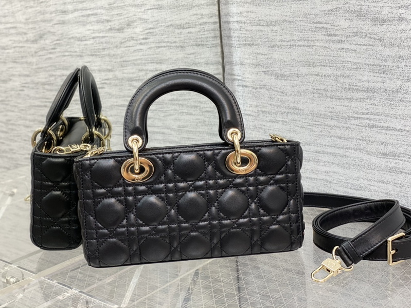 Dior Handbags AAA(Women)-483