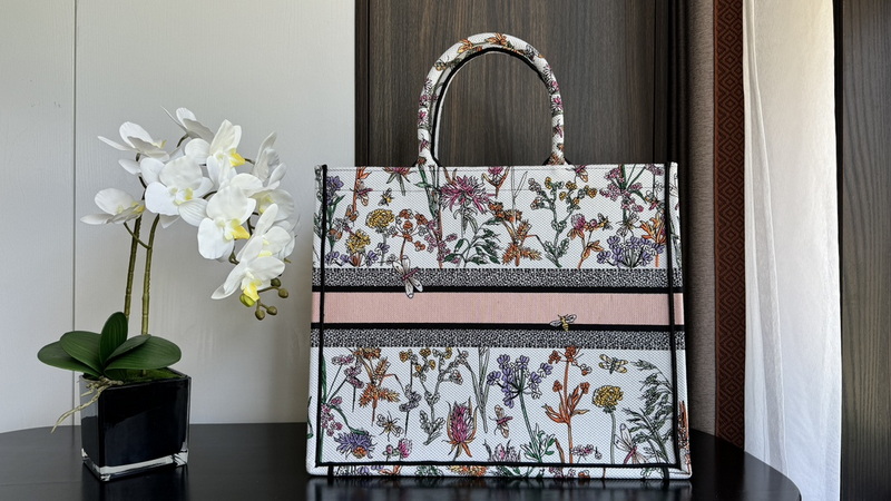 Dior Handbags AAA(Women)-486