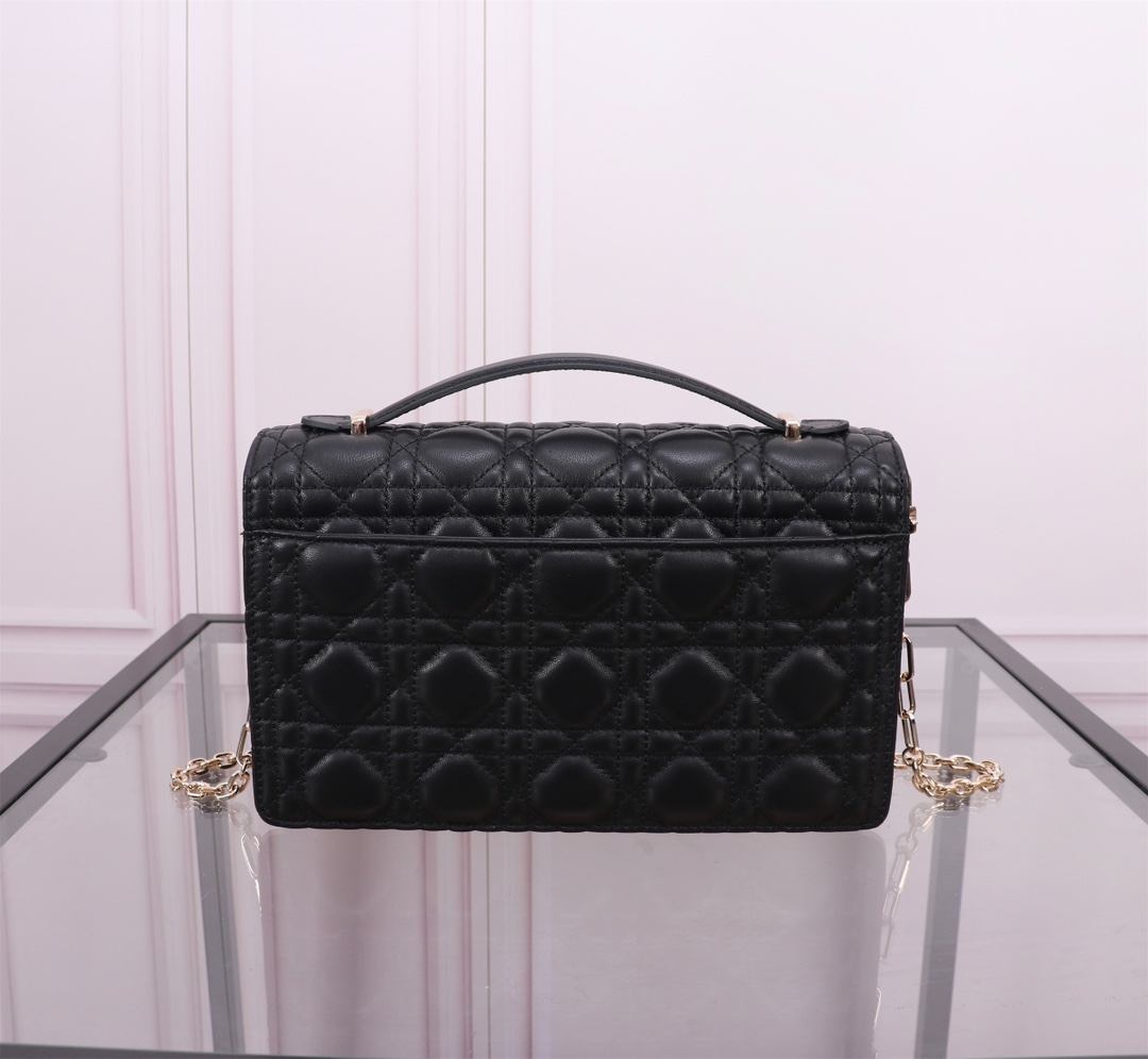 Dior Handbags AAA(Women)-523