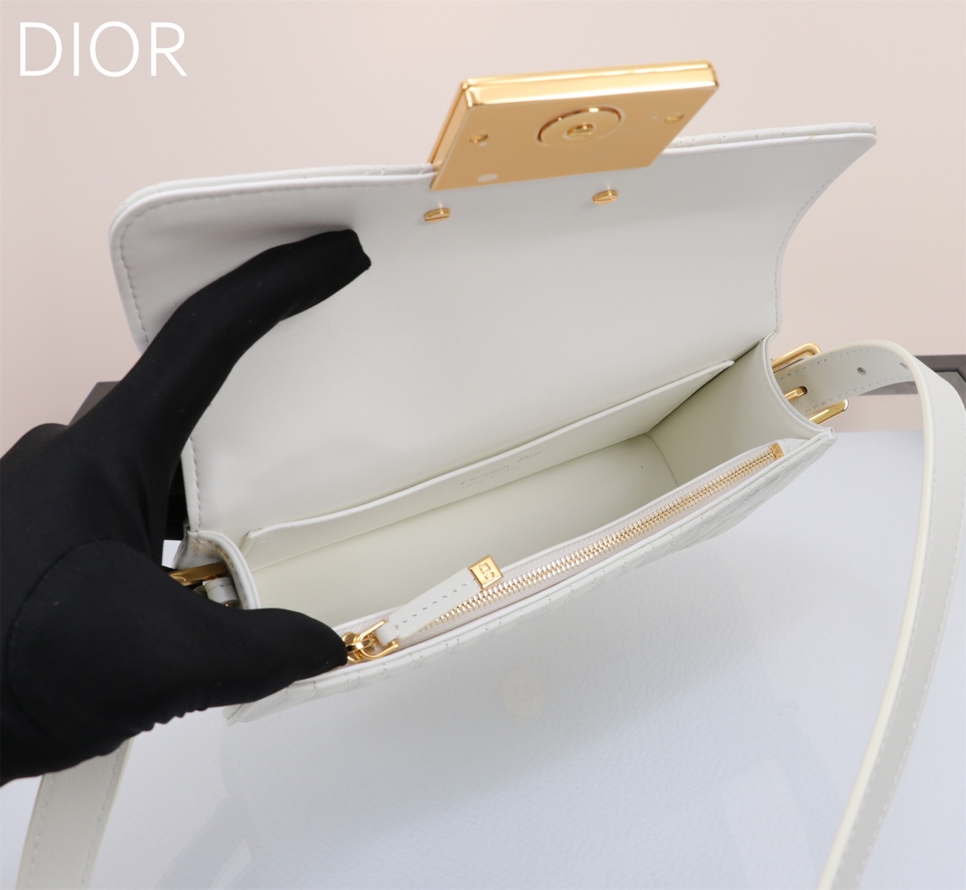 Dior Handbags AAA(Women)-524