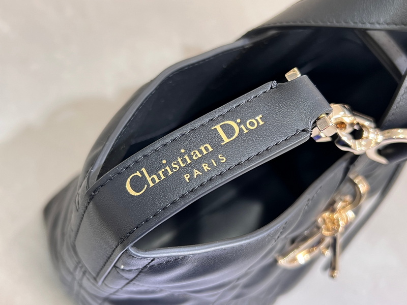 Dior Handbags AAA(Women)-536