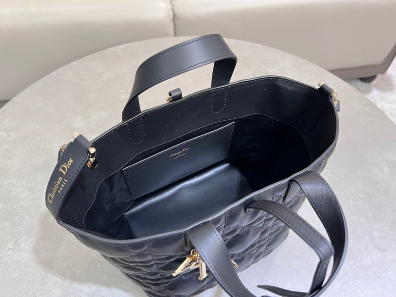 Dior Handbags AAA(Women)-536