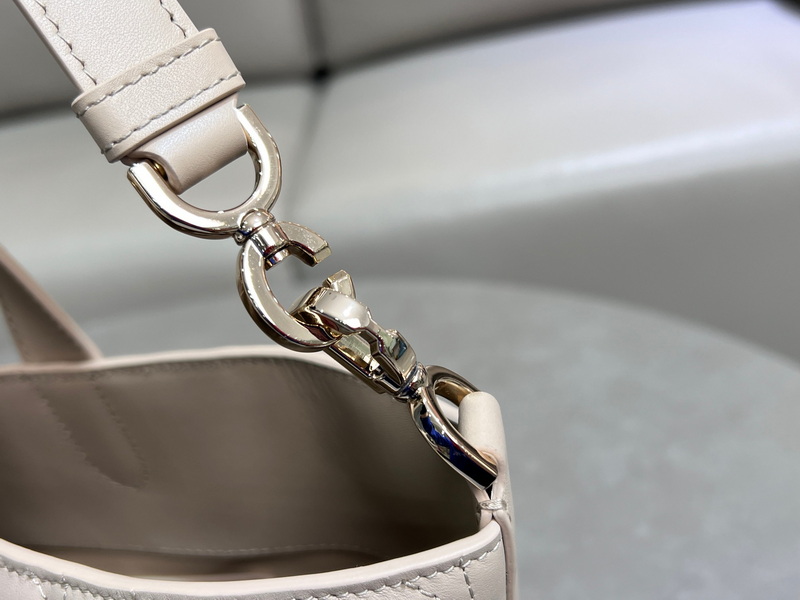 Dior Handbags AAA(Women)-538