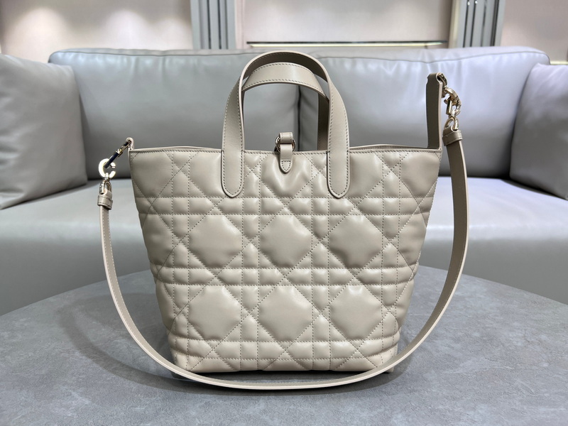 Dior Handbags AAA(Women)-538