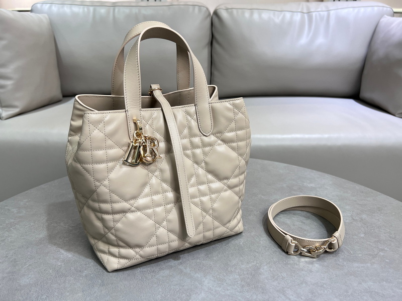 Dior Handbags AAA(Women)-538