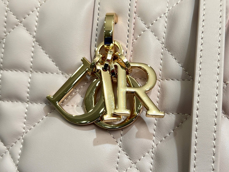 Dior Handbags AAA(Women)-539