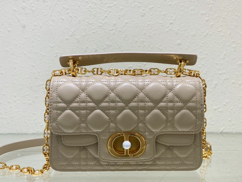 Dior Handbags AAA(Women)-546