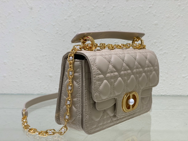 Dior Handbags AAA(Women)-546