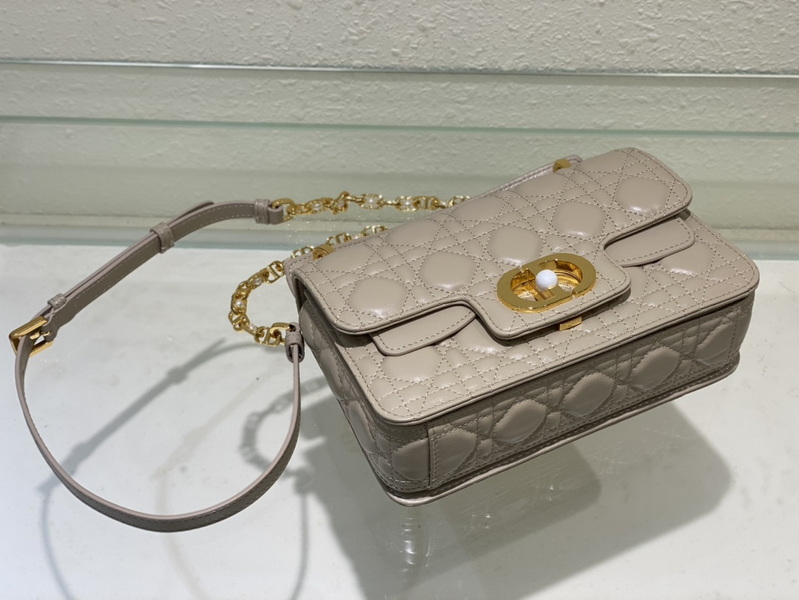 Dior Handbags AAA(Women)-546
