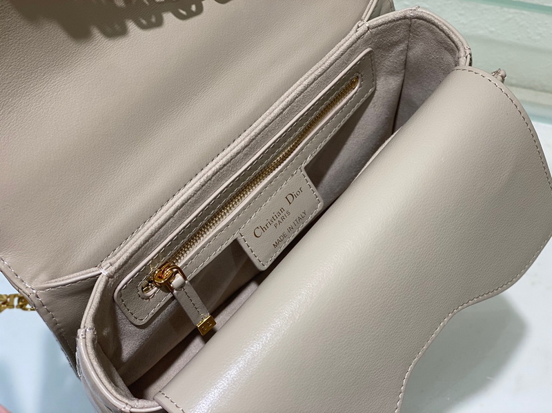Dior Handbags AAA(Women)-546