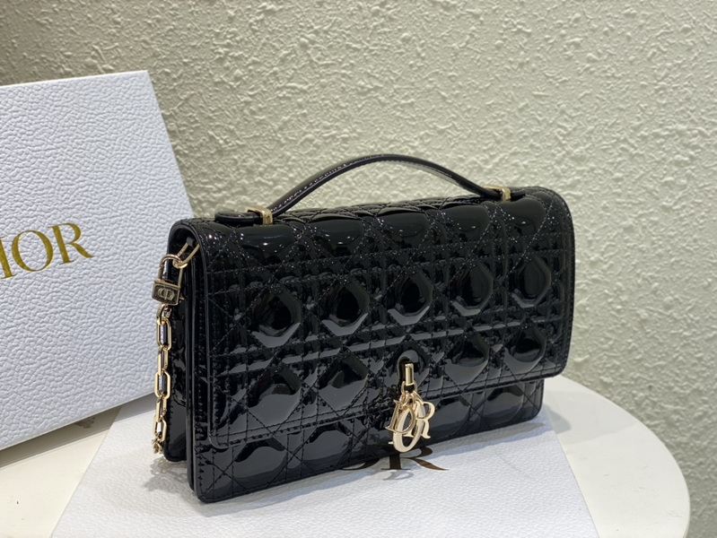 Dior Handbags AAA(Women)-559