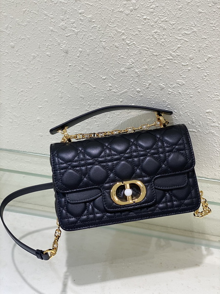 Dior Handbags AAA(Women)-561