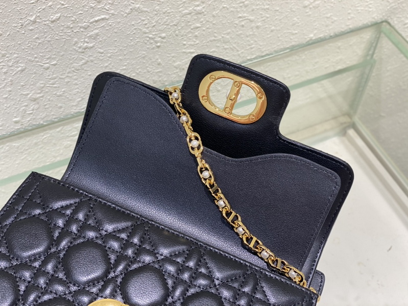 Dior Handbags AAA(Women)-561
