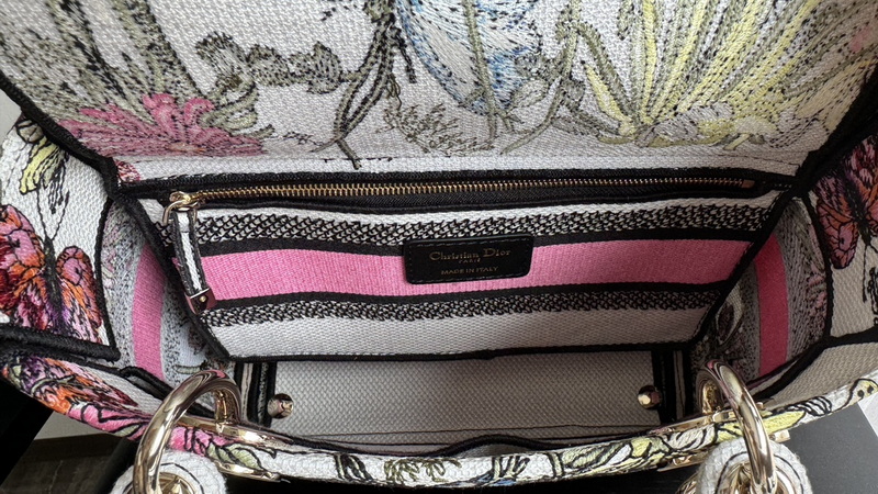 Dior Handbags AAA(Women)-563
