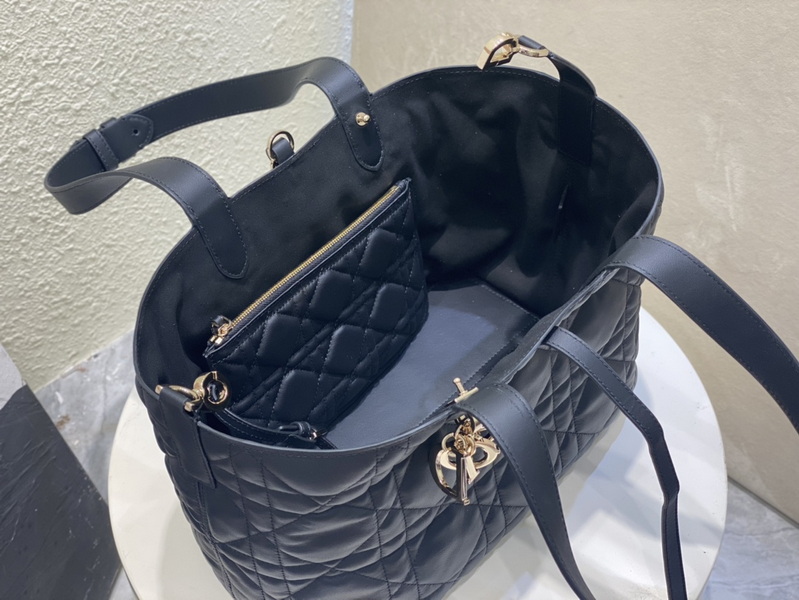 Dior Handbags AAA(Women)-565