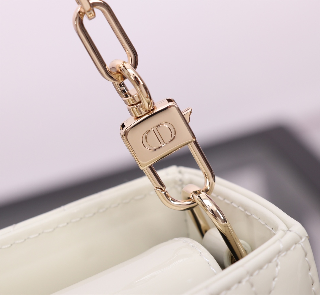 Dior Handbags AAA(Women)-568