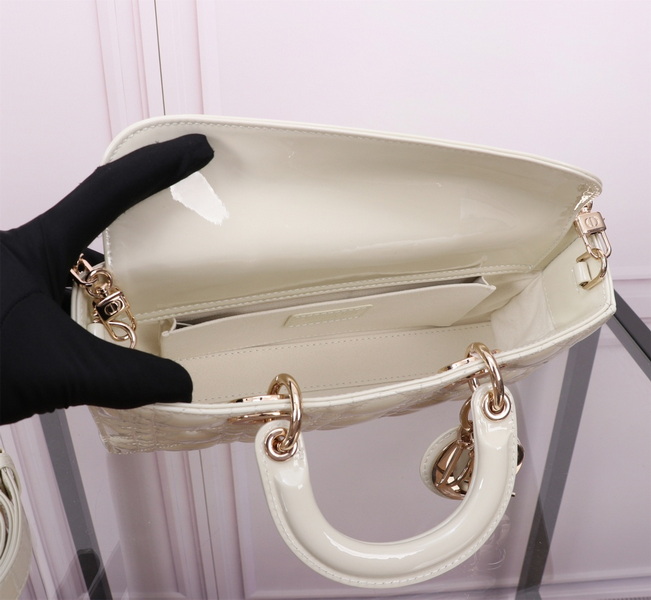 Dior Handbags AAA(Women)-568