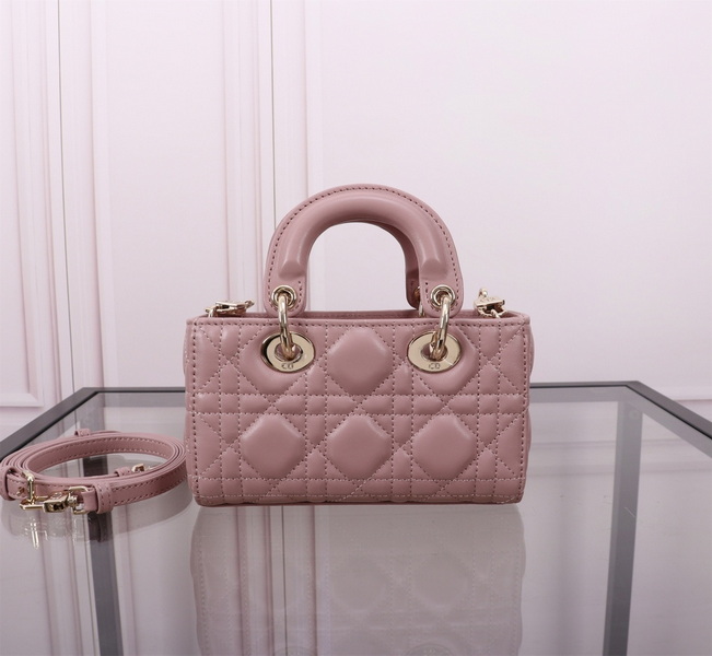 Dior Handbags AAA(Women)-571