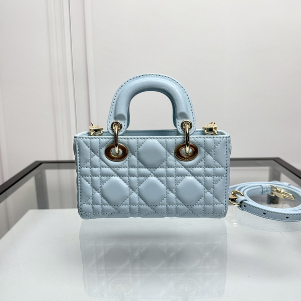 Dior Handbags AAA(Women)-572