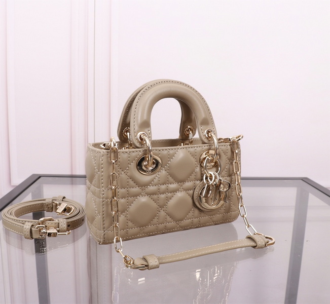 Dior Handbags AAA(Women)-573