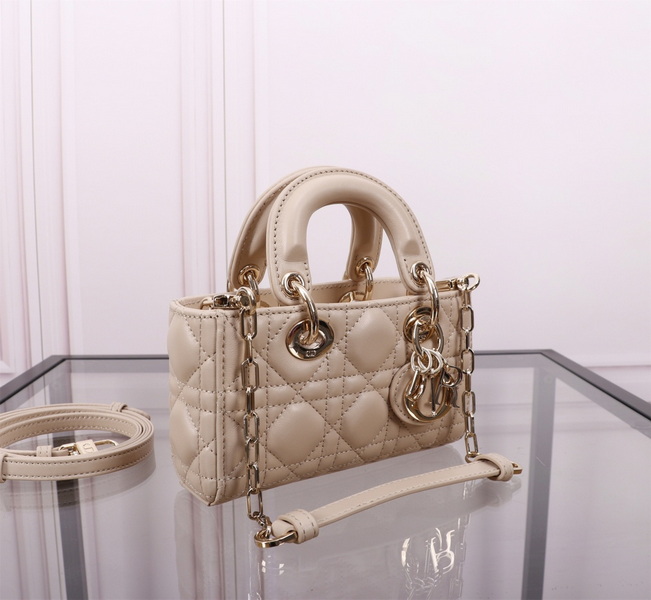 Dior Handbags AAA(Women)-575
