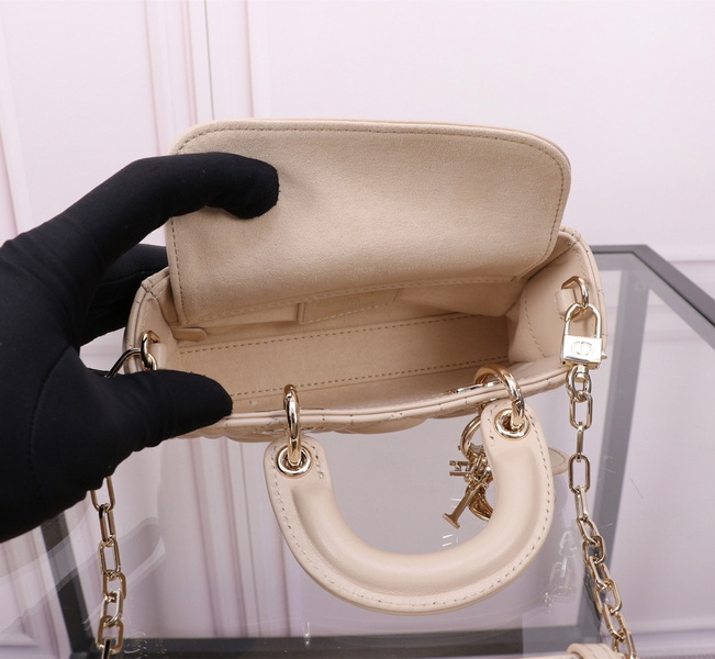 Dior Handbags AAA(Women)-575