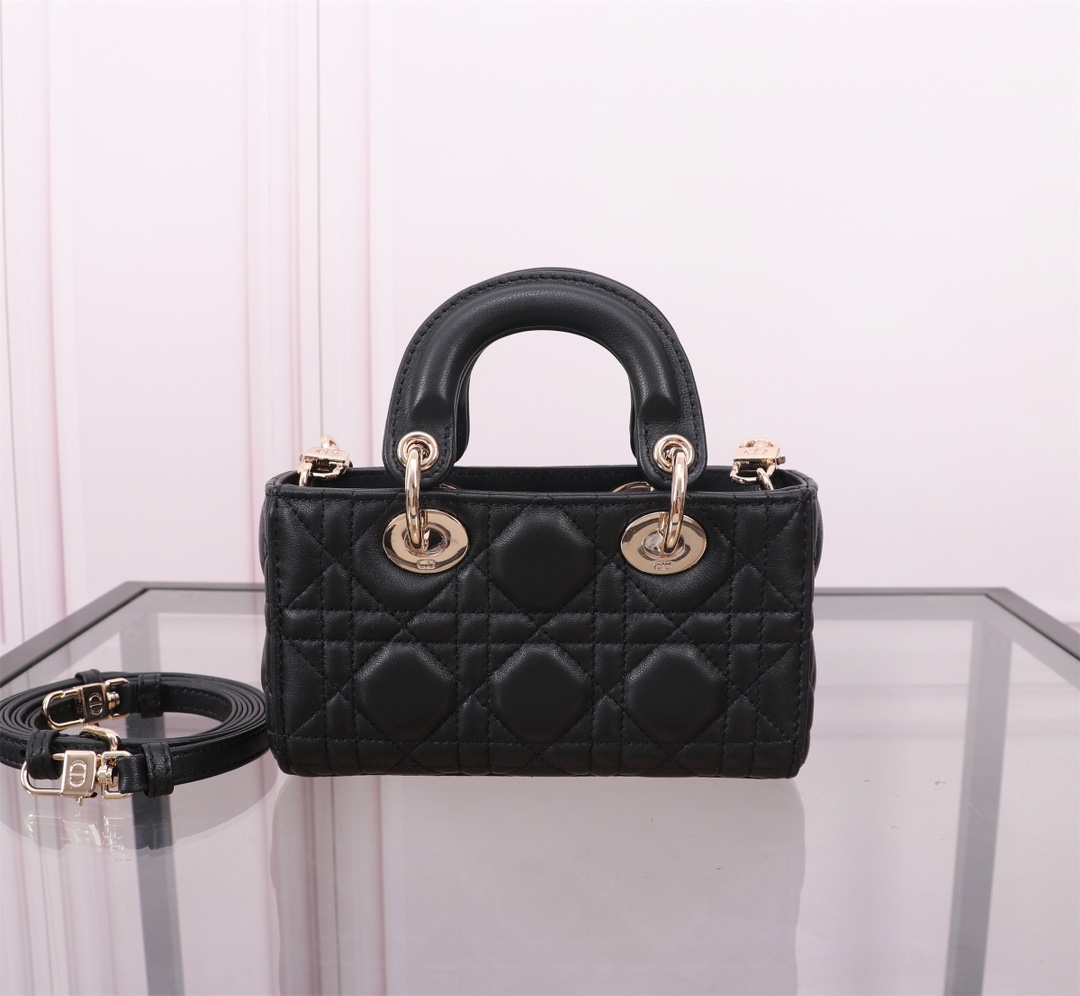 Dior Handbags AAA(Women)-582