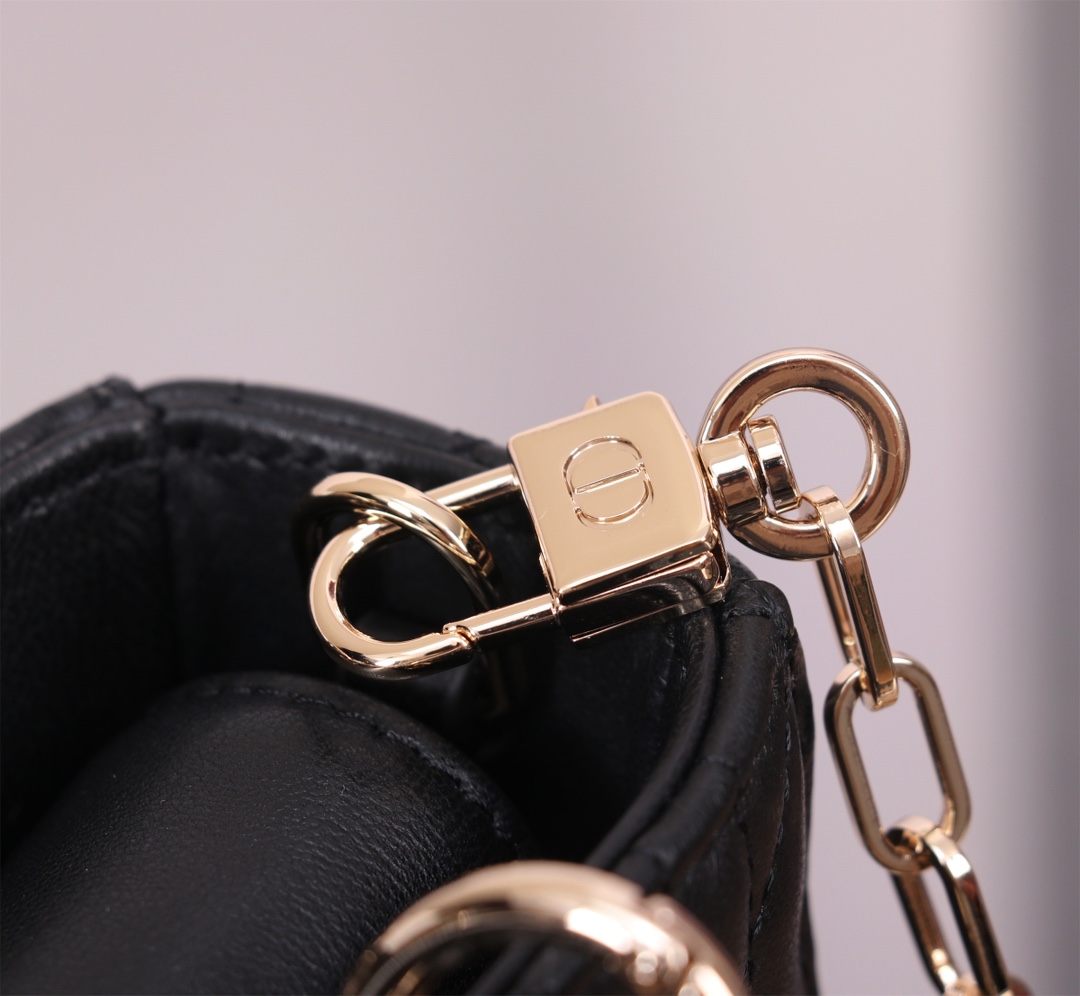 Dior Handbags AAA(Women)-582