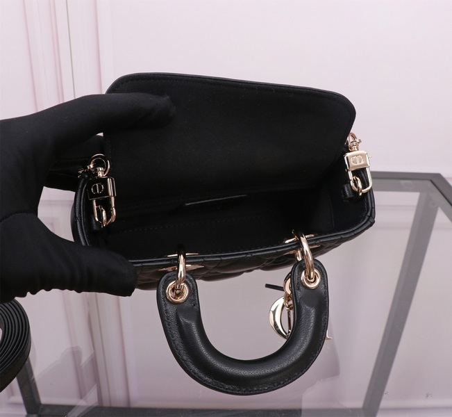 Dior Handbags AAA(Women)-582