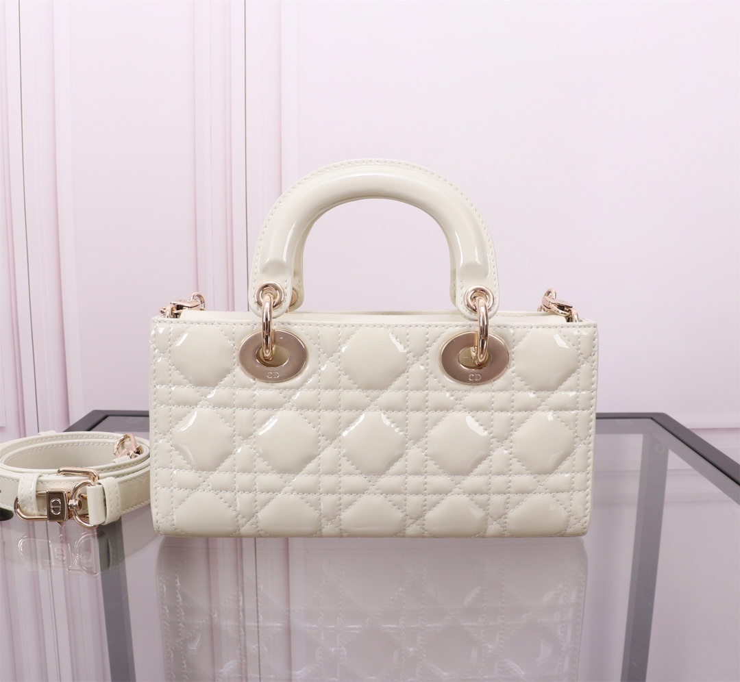 Dior Handbags AAA(Women)-583