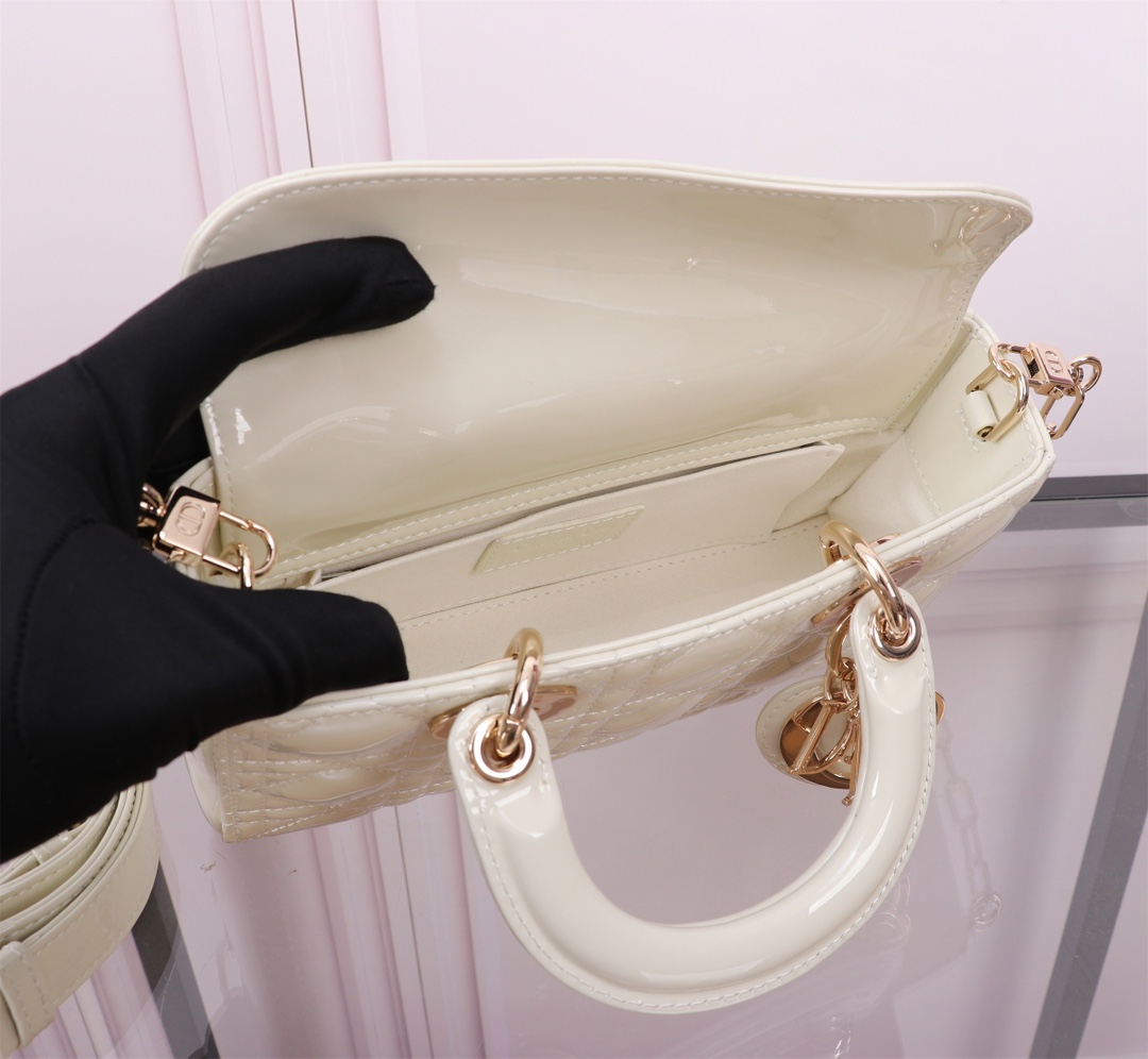 Dior Handbags AAA(Women)-583