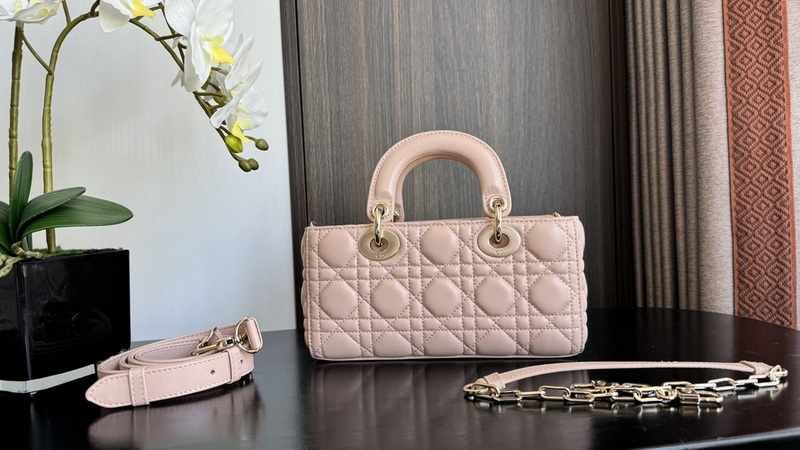 Dior Handbags AAA(Women)-587