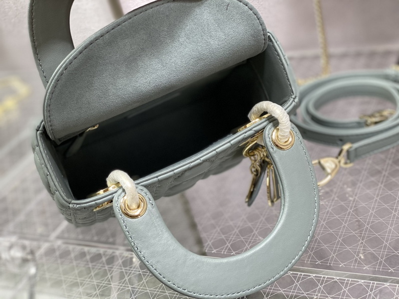 Dior Handbags AAA(Women)-590