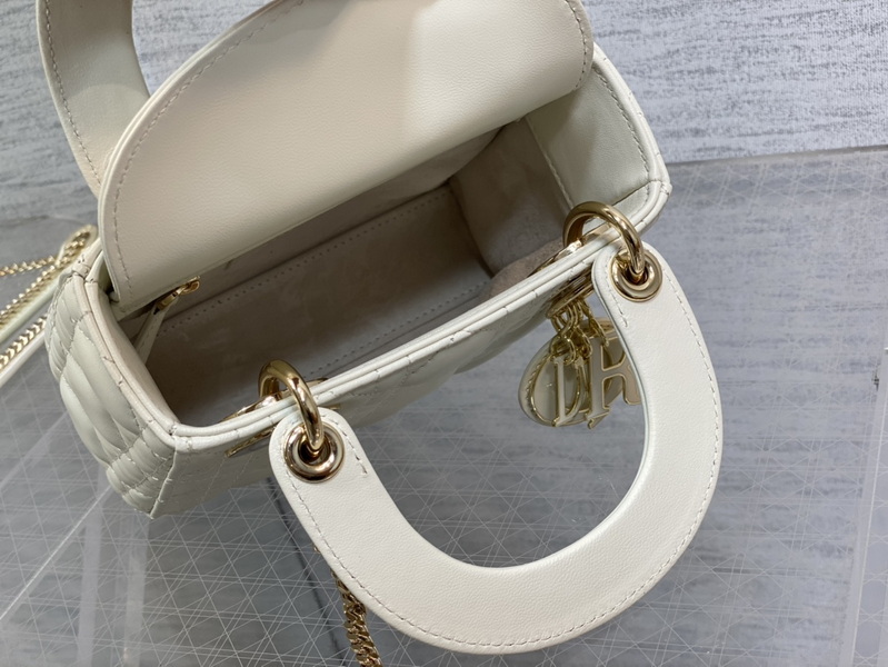 Dior Handbags AAA(Women)-591