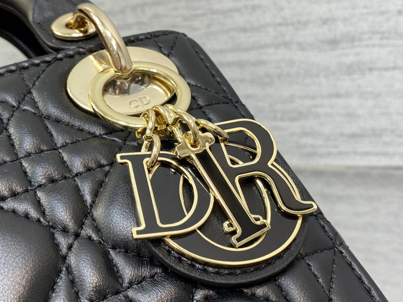 Dior Handbags AAA(Women)-592