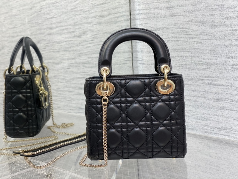 Dior Handbags AAA(Women)-592