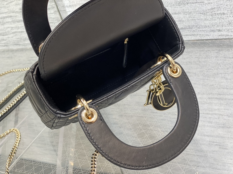 Dior Handbags AAA(Women)-592