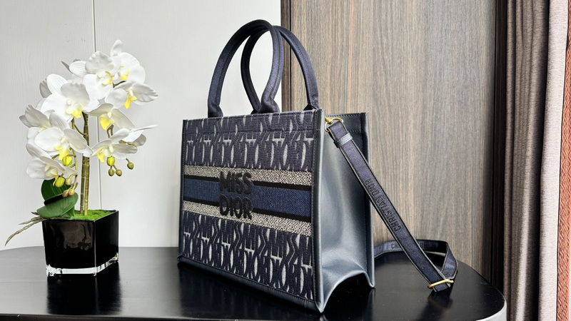 Dior Handbags AAA(Women)-599
