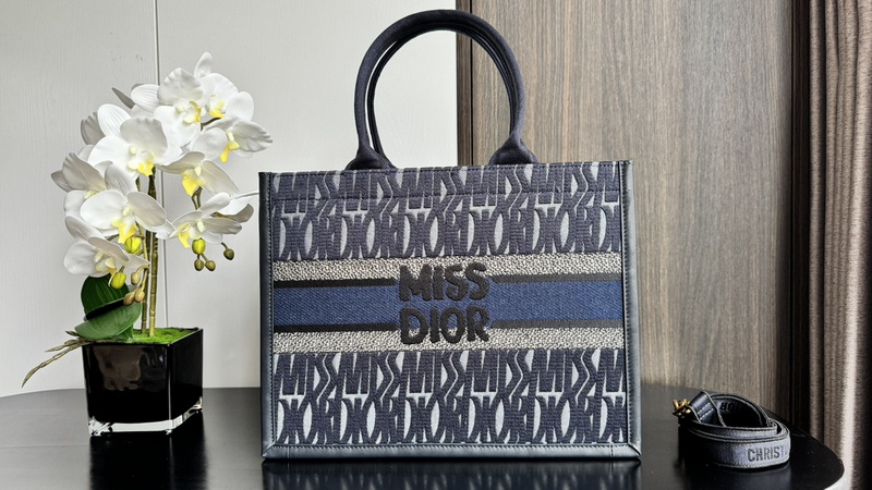 Dior Handbags AAA(Women)-599