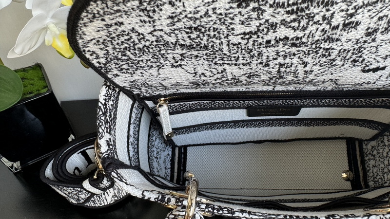 Dior Handbags AAA(Women)-605