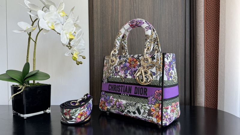 Dior Handbags AAA(Women)-606