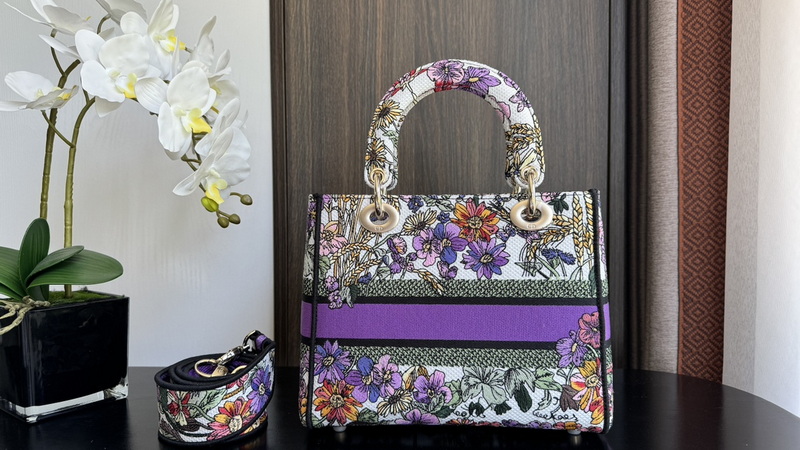 Dior Handbags AAA(Women)-606