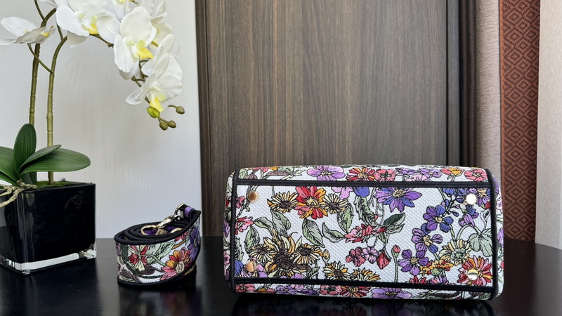 Dior Handbags AAA(Women)-606