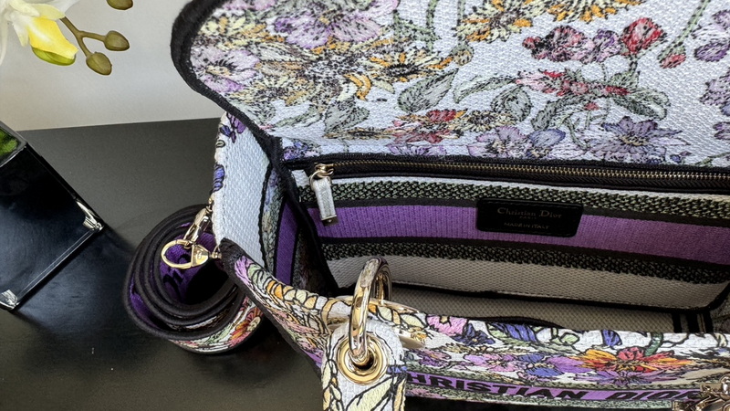 Dior Handbags AAA(Women)-606
