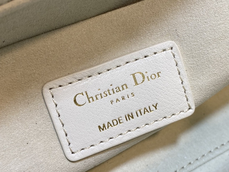 Dior Handbags AAA(Women)-612