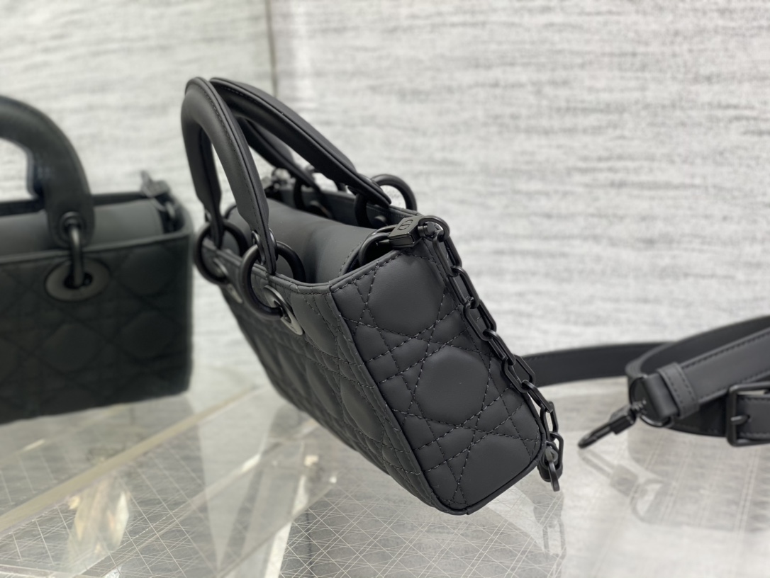 Dior Handbags AAA(Women)-616