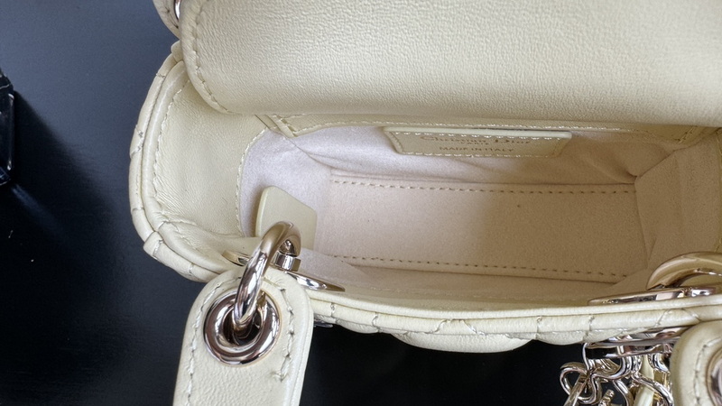 Dior Handbags AAA(Women)-630