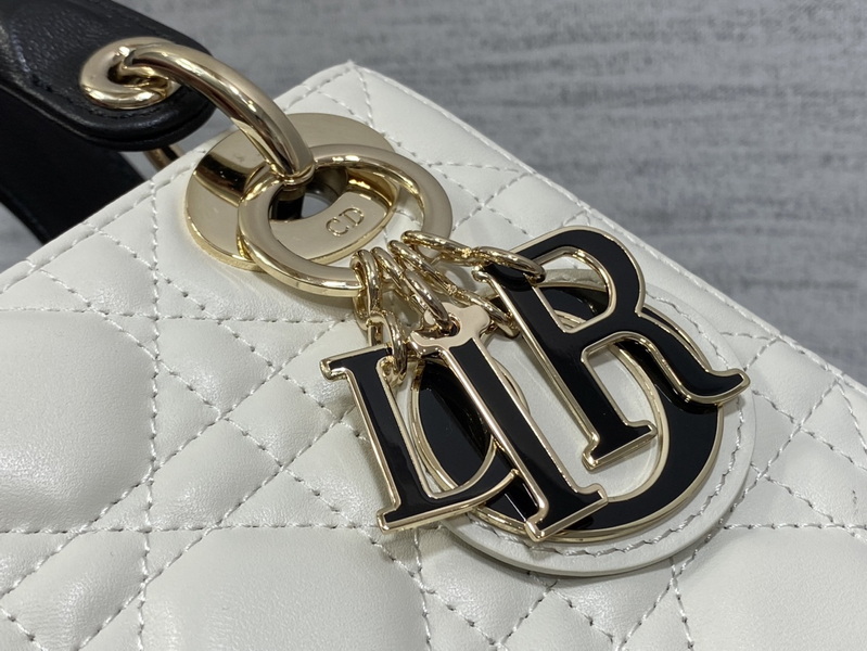 Dior Handbags AAA(Women)-634