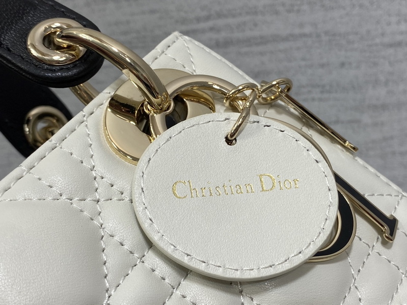 Dior Handbags AAA(Women)-634