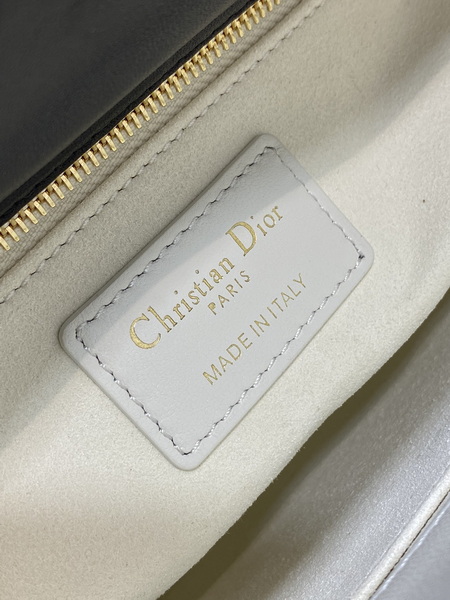 Dior Handbags AAA(Women)-635